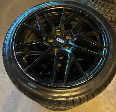 Off a Hyundai Velositer Size: 225/40R18 Center Bore: 67.1 mm Bolt Pattern: 5x114.3 Tire Depth: 9/32n...