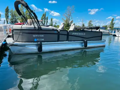 Ponton haut de gamme Premier Sunsation 230 Un parfait équilibre entre détente, style et performance...