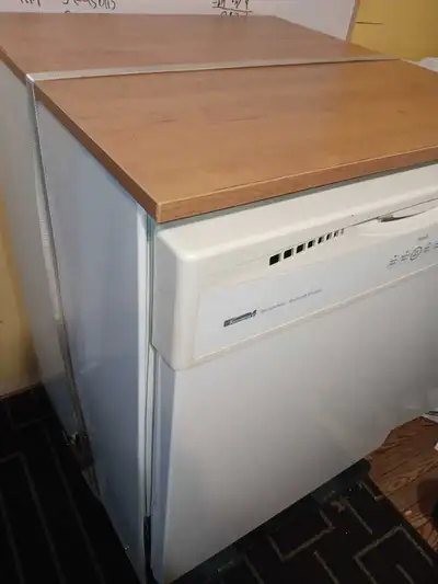 This Kenmore Precision Wash dishwasher is a reliable, pre-owned appliance designed to deliver thorou...