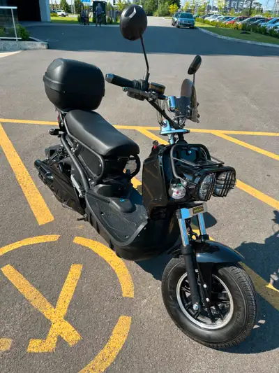 Model: Taurus 800 watts electric engine Mileage: 558 km. only Anti-theft lock and full alarm system...