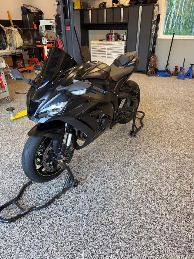 2018 Kawasaki zx10rr in Sport Bikes in Thunder Bay - Image 3