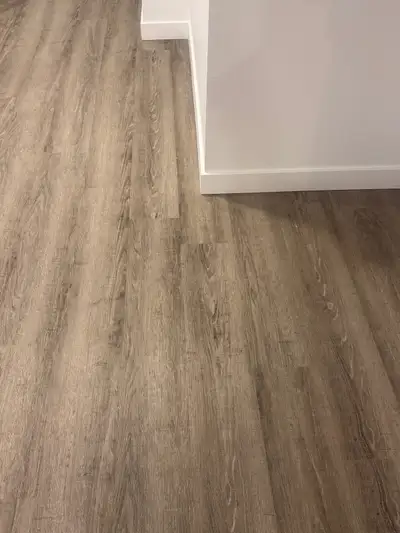 Plancher vynil haut de gamme neuf - 368 pi2, View more