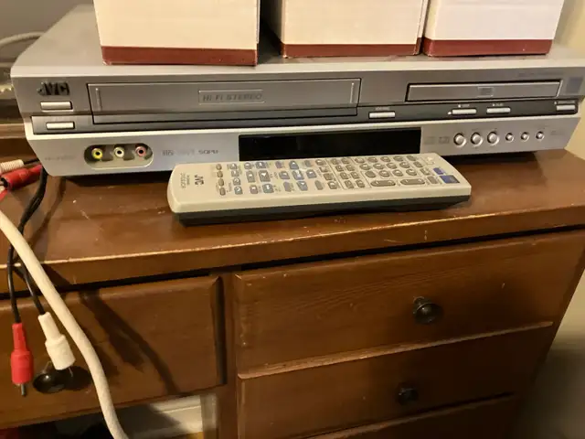 JVC DVD/VCR Player
