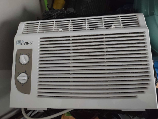 For Living Manual Window Air Conditioner/AC, 5,000-BTU, White dans Congélateurs  à Ville de Montréal