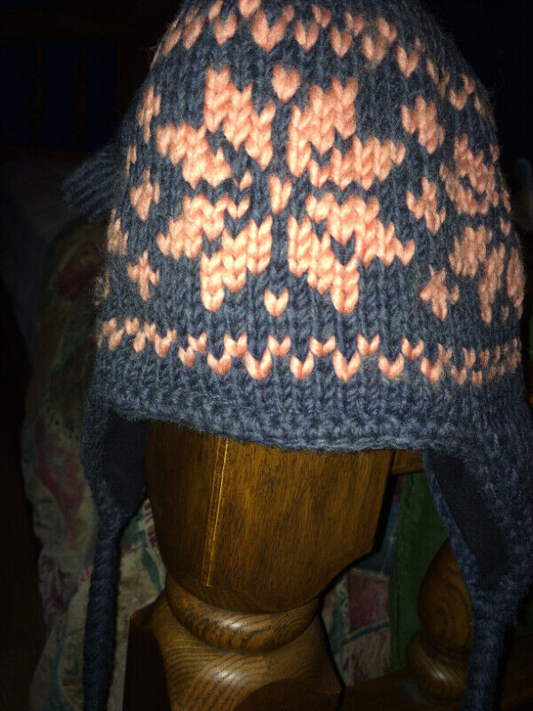 GIRL'S WINTER HAT--100% WOOL(OUTER)--LINING 100% POLAR FLEECE in Kids & Youth in Thunder Bay