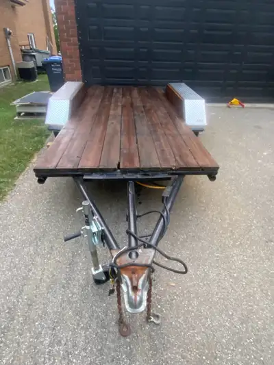 3.5 ton flat bed trailer for sale Dual axle with brakes on all 4 wheels Last time it was certified f...