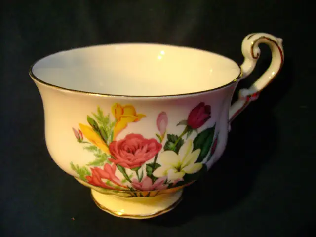Bone China, England, Cups and Plates, and Wine Glasses in Kitchen & Dining Wares in City of Toronto - Image 2