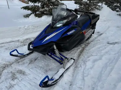 The 2007 Yamaha Apex ER four-stroke snowmobile. - starts and runs perfect. - powered by a liquid-coo...