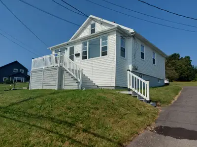 Harborview 1-Bedroom Home with Loft – Ideal for Working Professionals– $1,600/month (Water Included)...
