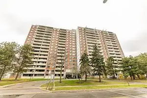 3 Bedroom Condo W/2 Washroom Rent, Midland/Lawrence Aug 1st