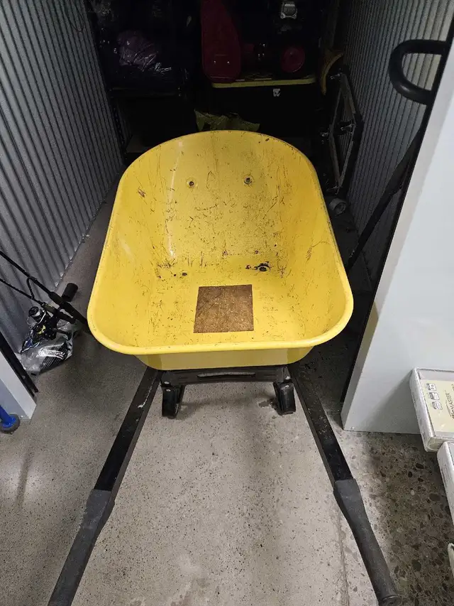 Wheelbarrow in Outdoor Tools & Storage in City of Toronto - Image 2