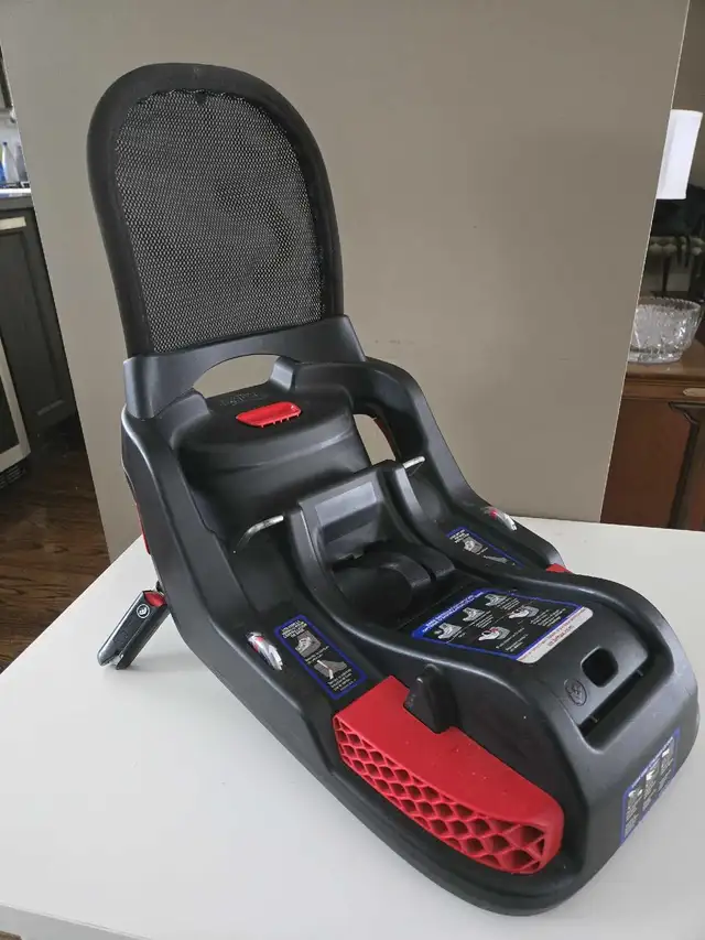 Britax infant Car Seat and Base in Strollers, Carriers & Car Seats in City of Toronto - Image 4