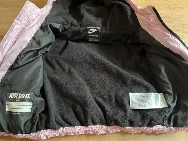 Nike toddler girl puffer winter jacket size 3T Arctic Pink in Clothing - 3T in Oakville / Halton Region - Image 5