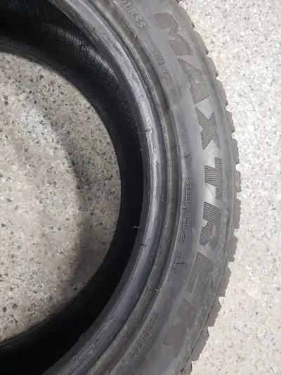 4 used Wintertire 215/55R17 Maxtrek
