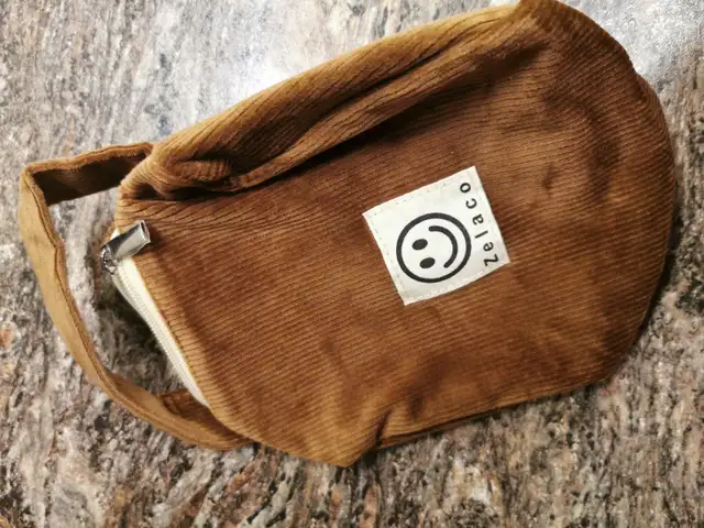 Zelaco Woman's Makeup bag in Women's - Bags & Wallets in St. Catharines - Image 3