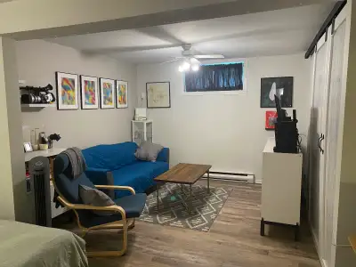 Appartement 3 et demi à louer - Ancien 4 et demi rénové en 3 et demi, situé dans un demi-sous-sol d'...