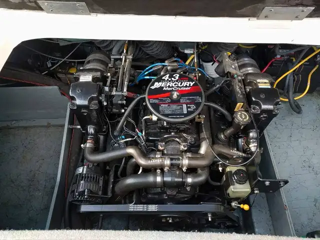 Bateau 4.3L 18.5 pieds Wake édition in Powerboats & Motorboats in Sherbrooke - Image 7