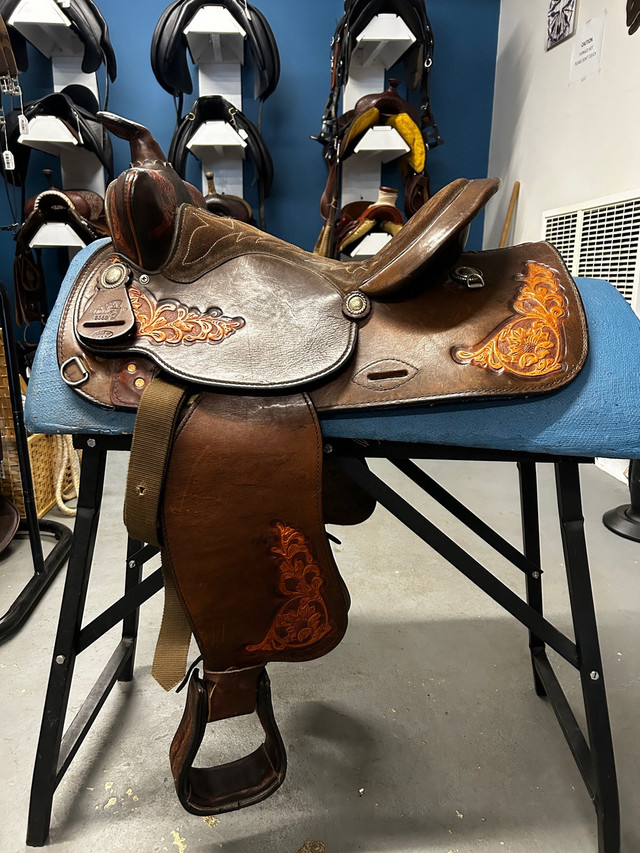 15” Vintage Simco Saddle  in Equestrian & Livestock Accessories in Comox / Courtenay / Cumberland