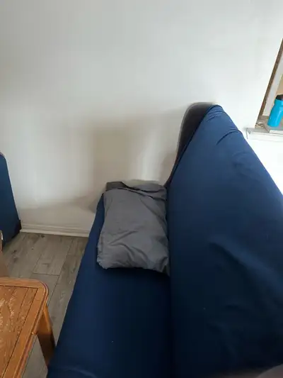 Offering a short-term couch / nook space in a clean, modern condo in a great area. This is not a pri...