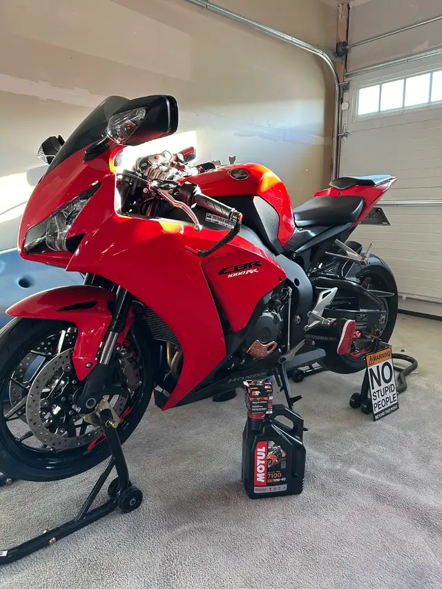 2015 Honda CBR1000RR in Sport Bikes in Edmonton - Image 2