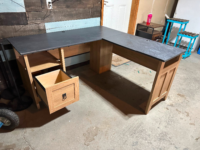 Sauder Corner Desk in Desks in Trenton - Image 2