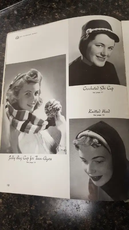 VINTAGE LOT OF  4 KNITTING BOOKS BEEHIVE GLOVES BABY TOYS in Hobbies & Crafts in Barrie - Image 7