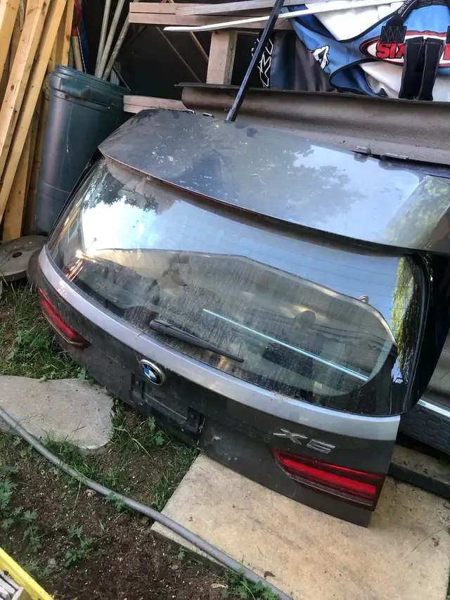 2014 bmw x5  upper tailgate complete in Auto Body Parts in Edmonton - Image 2