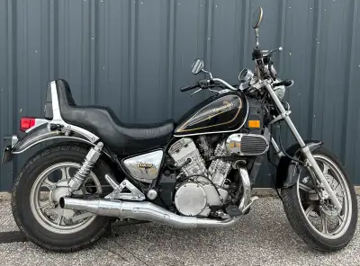 This is a 1989 Kawasaki Vulcan 750, a reliable cruiser with 38697 kilometers on the odometer, perfec...