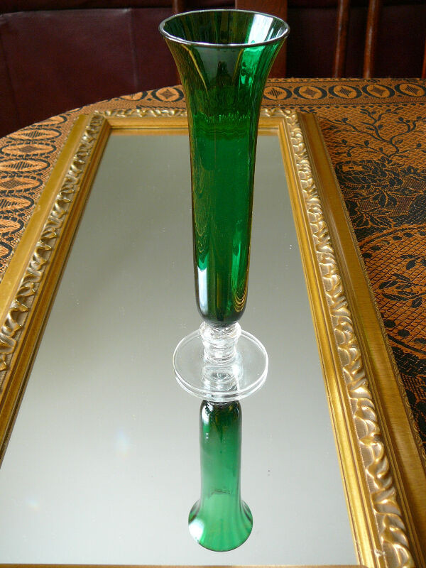 original vase solifleur en verre soufflé émeraude en trompette dans Autre  à Ville de Montréal - Image 3