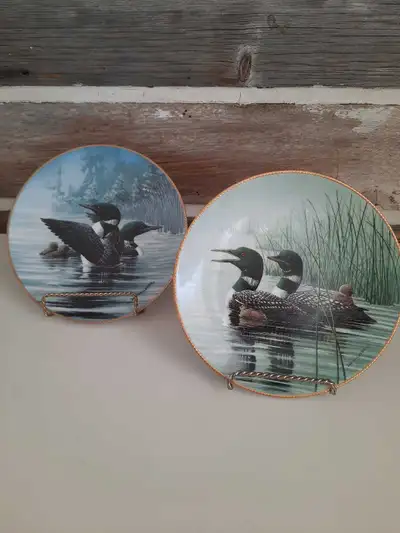 lot 2 assiettes de collection , View more