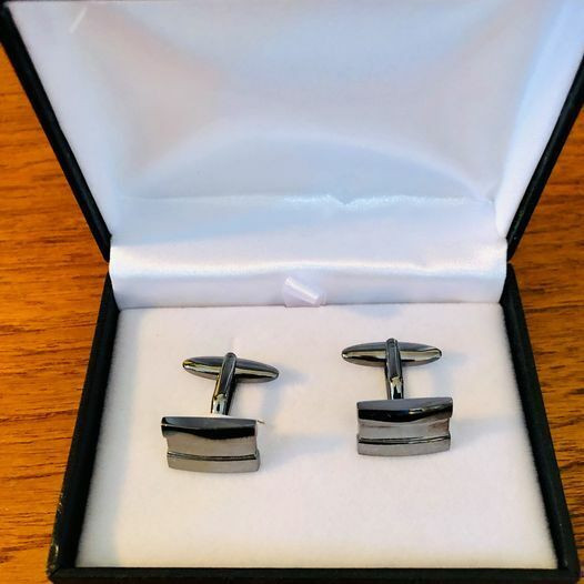 2 Sets of Rhodium Cufflinks -Gunmetal & Polished Silver w case in Jewellery & Watches in Calgary - Image 2