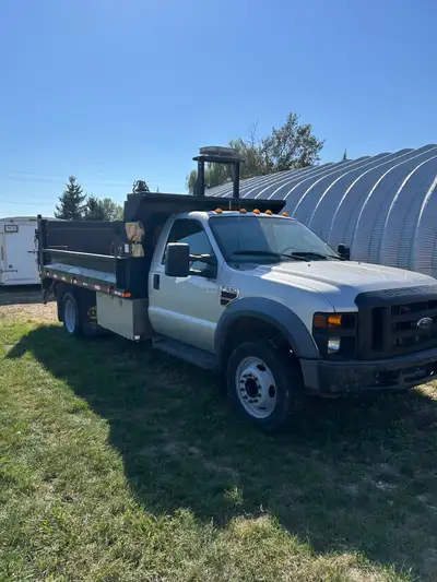 Reliable and well-maintained 2008 Ford F-550 Super Duty dump truck with only 102,000 km. Powered by...