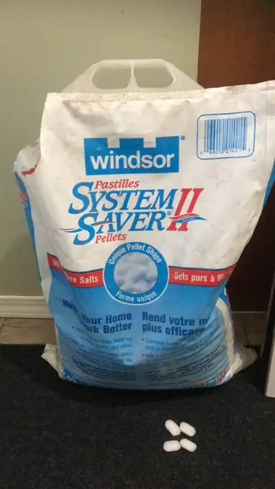 Windsor system saver ii 2421 water softening salt pellets. 12.9kg in the open bag. Pick up East Hill...