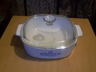 Plats CORNING WARE.  35$ chacun. Un 2L et un P-10-8, View more