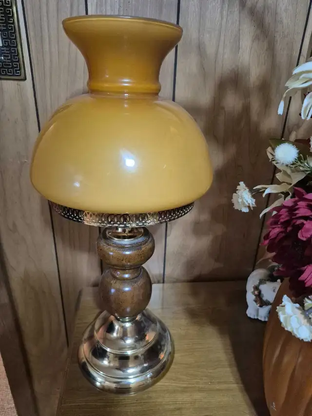 Table Lamp in Indoor Lighting & Fans in Oshawa / Durham Region - Image 2