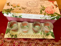 4 verres givrés" Vintage "avec roses peintes à la main, et plat.