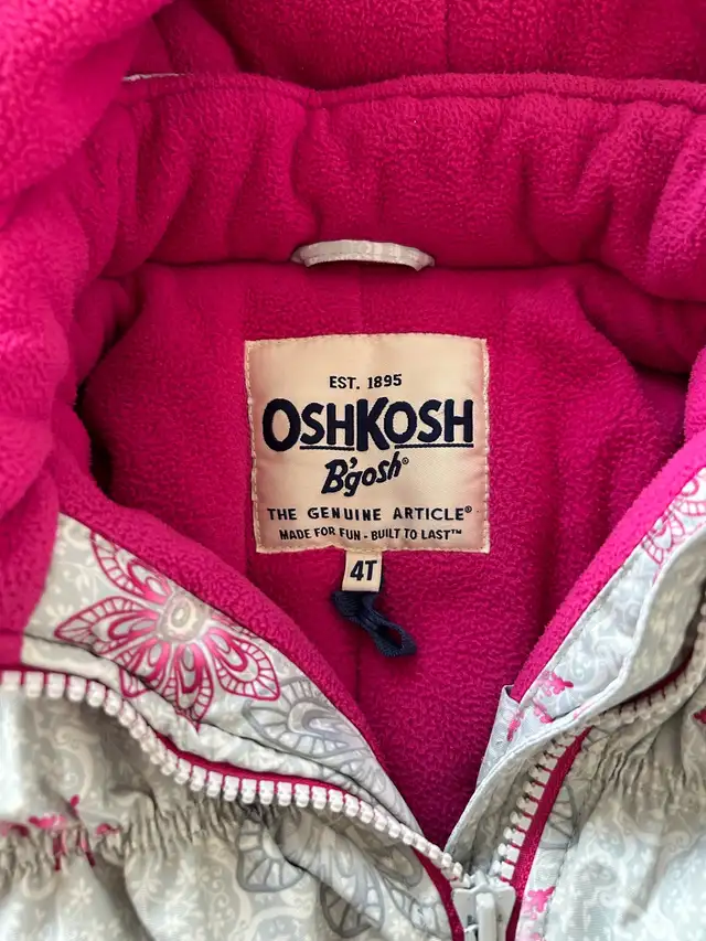 OshKosh B'gosh Girls 4T Winter Snowsuit in Clothing - 4T in Brantford - Image 3