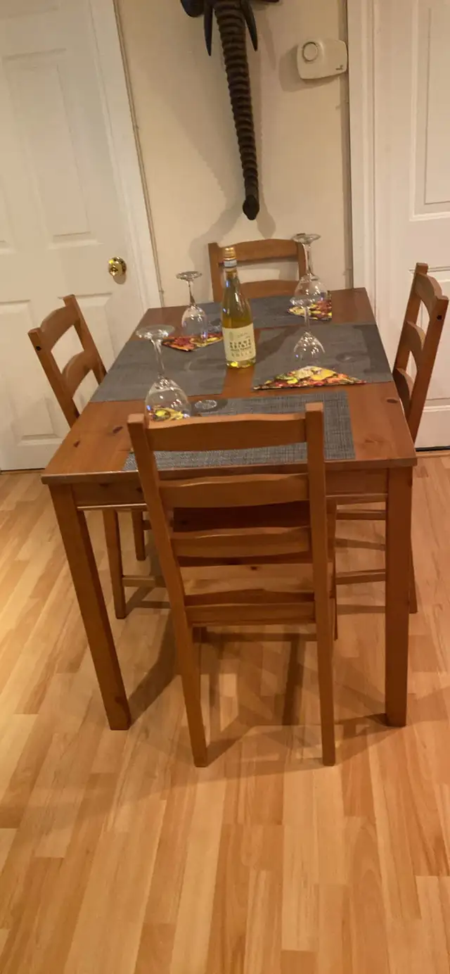 Beautiful Family dining room set like new a must see . in Dining Tables & Sets in City of Halifax - Image 4
