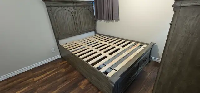 Queen Wood Bed Frame in Beds & Mattresses in Oshawa / Durham Region - Image 3