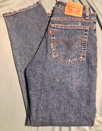 Levi’s wedgie straight fit- ripped Jean