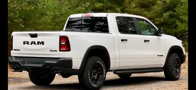 Mint condition, fully optioned Ram. 10 yr drivetrain / 5 yr basic warranty. Mastershield protection/...