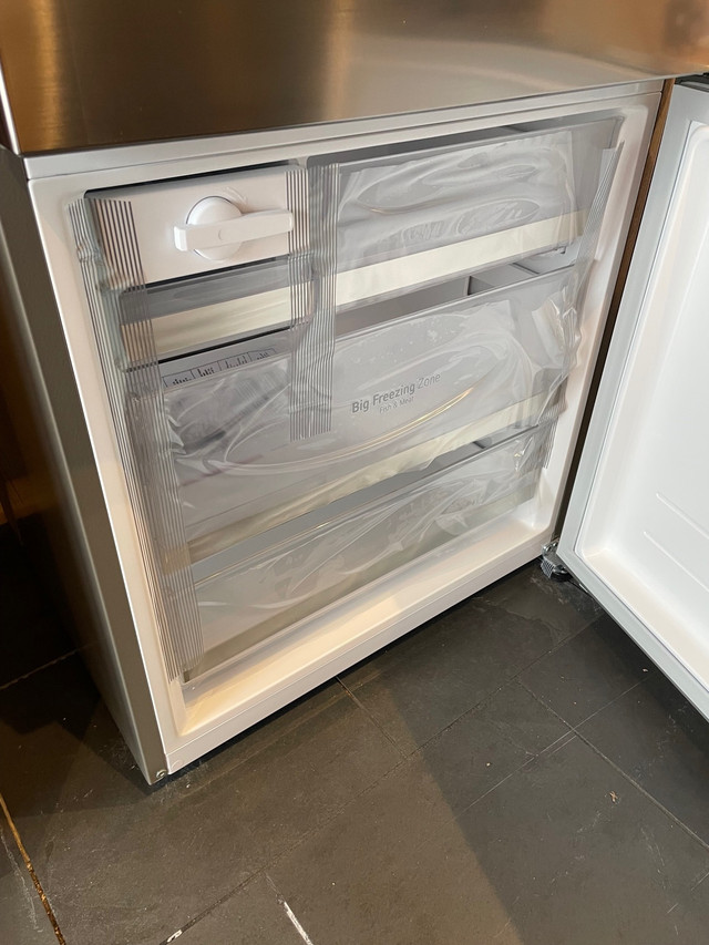 [PENDING] LG 28" CounterDepth Fridge Brand New Refrigerators