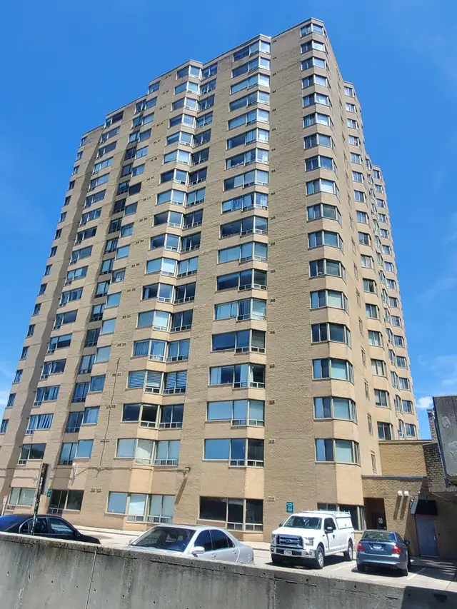 1705 - 695 Richmond