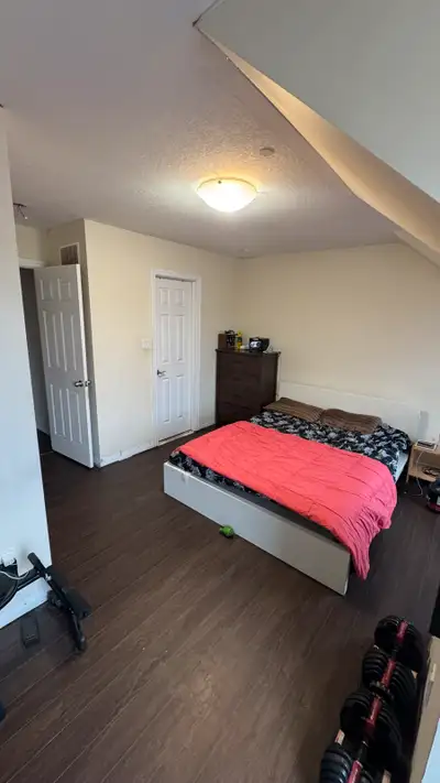 Shared Masterbedroom for 2 Student/Working Professional