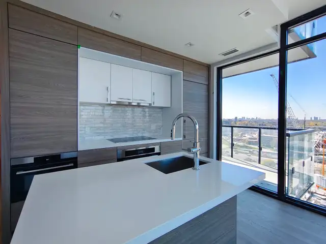 Modern 2+Den Condo for Rent | Bayview Village | Steps to Subway in Long Term Rentals in City of Toronto - Image 9