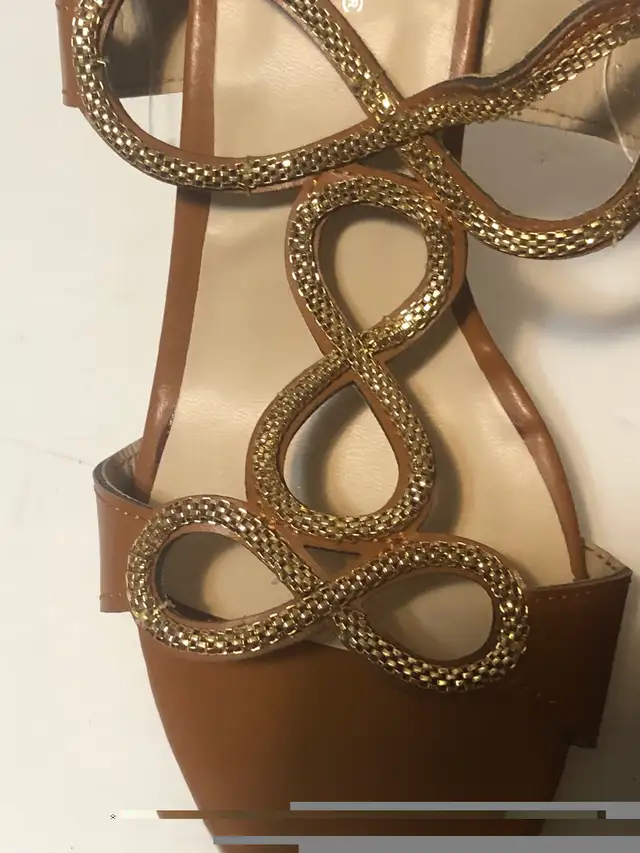 Womens Brown & Gold Heels. Size 38 (7) in Women's - Shoes in Edmonton - Image 4