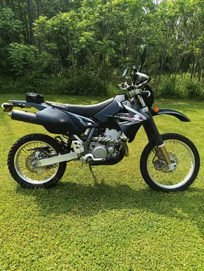 Original owner, only 7700 KMS, bought new in 2012. Extremely well maintained, oil changes every 1000...