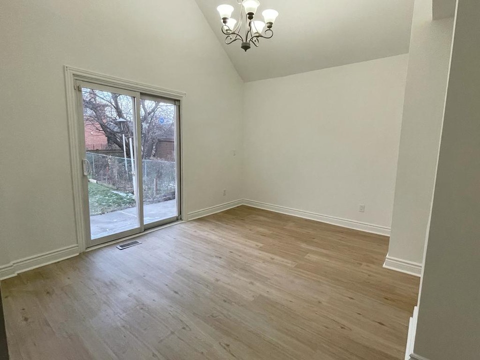3-Bedroom Home in Toronto for Rent! 4