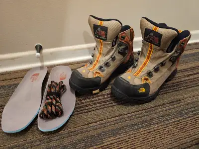 The North Face Dhaulagiri GTX Mid height goretex hiker boots in new condition. half size to big so n...