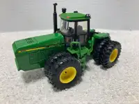 1/64 JOHN DEERE 8760 Prestige Farm Toy Tractor